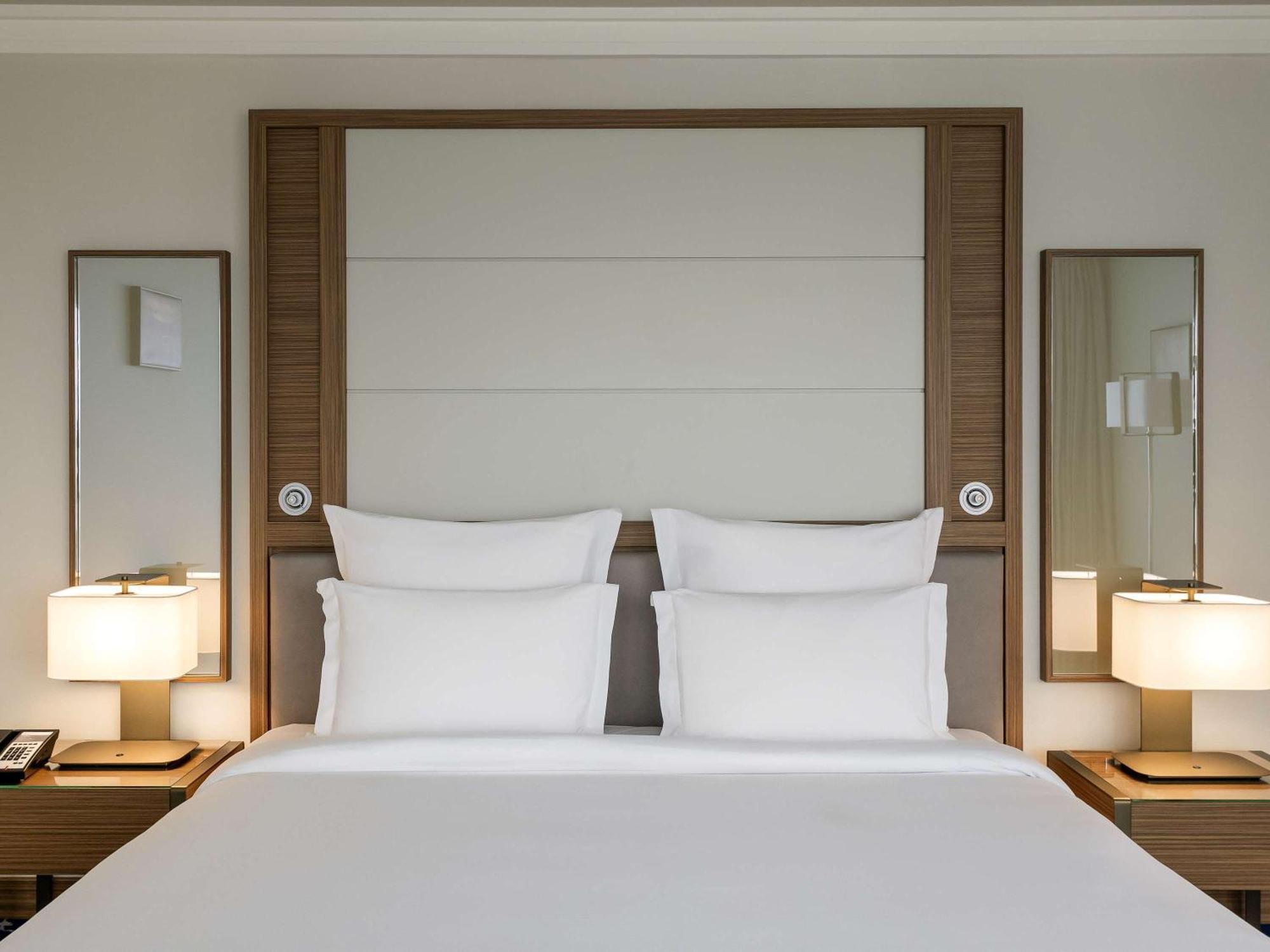 Hotel Oran Bay Managed By Accor Exteriör bild